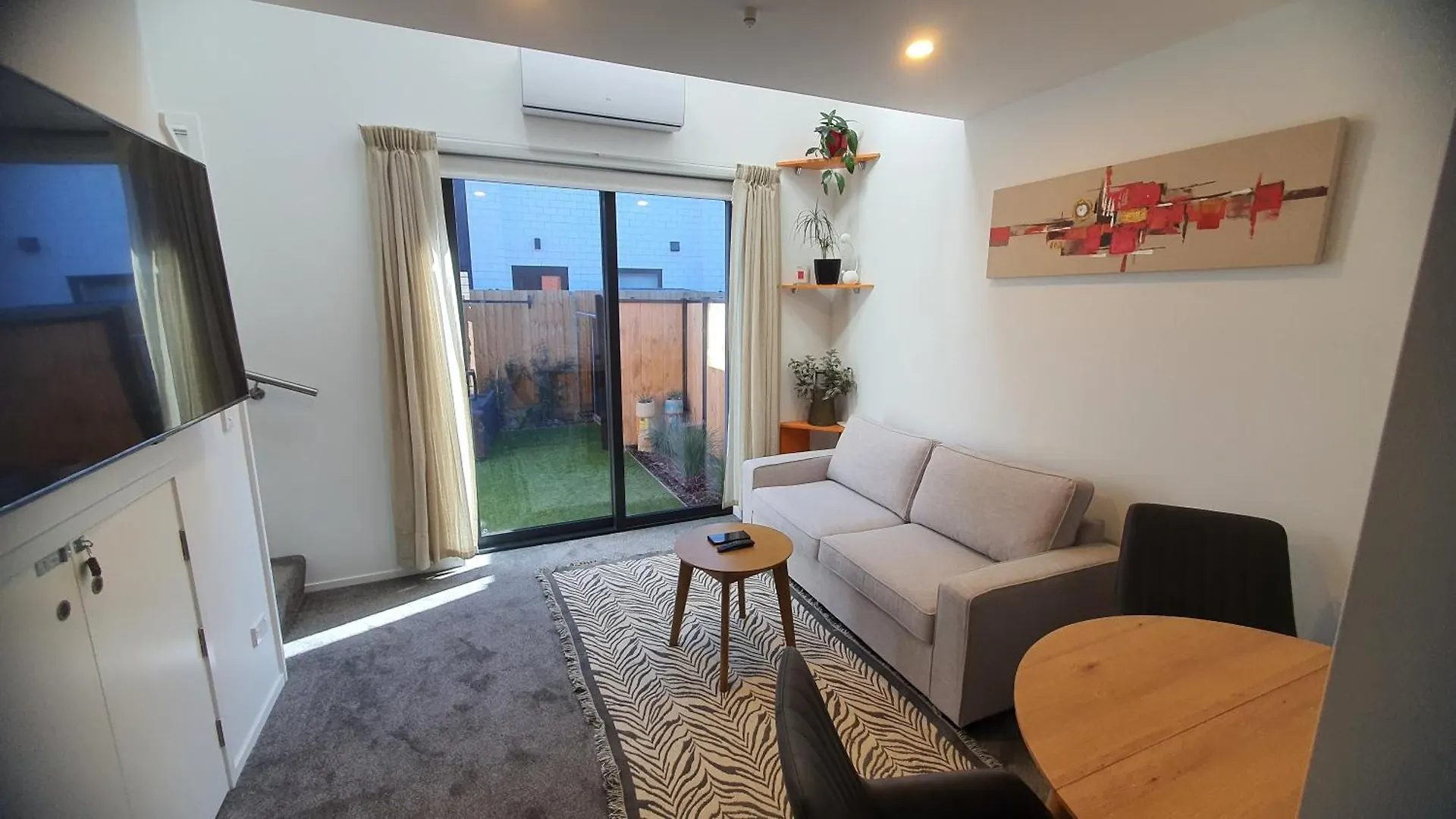 Modern Loft In Christchurch Cbd With Private Courtyard